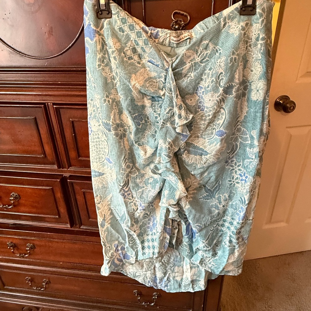 Abercrombie & Fitch Blue and White Hi/Lo Skirt Size LP